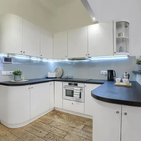 Nowy Swiat 43 By Solarento Warsaw